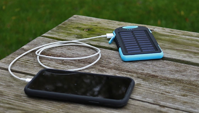 Picture 3 of 5000mah Solar Power Bank with Flashlight