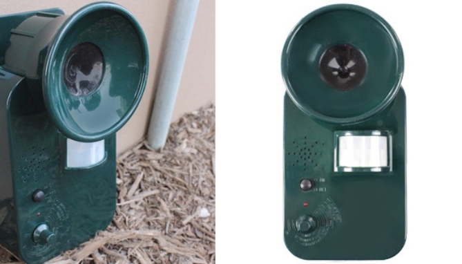 Picture 2 of Ultrasonic Cordless Pest & Rodent Yard Repeller