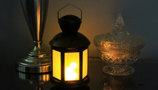 Picture 3 of Antique-Style Flickering Flame Lantern - Battery Operated
