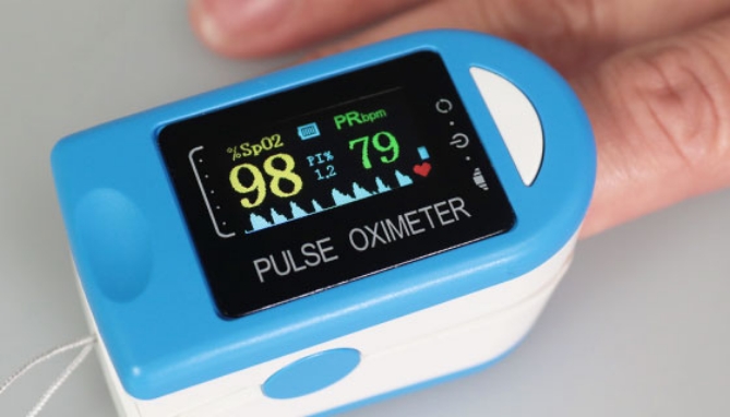 Picture 3 of OLED Fingerclip Pulse Oximeter