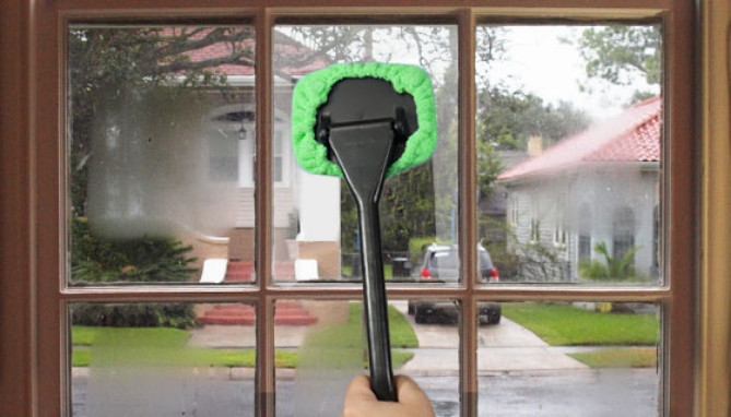 Picture 3 of Long Handle Windshield Cleaner