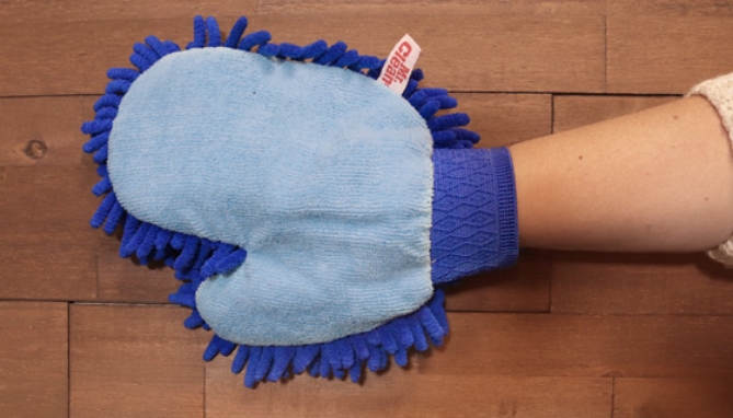 Picture 3 of Mr. Clean Microfiber Dusting and Cleaning Mitt