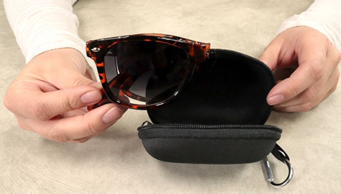 Picture 4 of Foldable Tortoise Shell Sunglasses with Travel Case