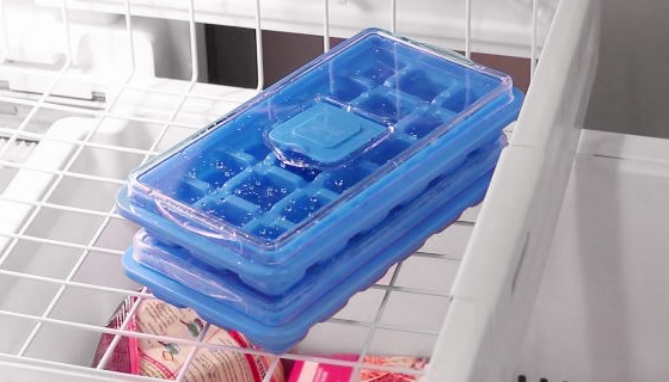 Picture 4 of No-Spill Ice Cube Tray 2-Pack