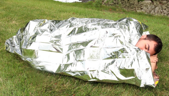 Picture 4 of Emergency Sleeping Bag And Blanket Kit: Stay Dry, Warm, And Off The Ground