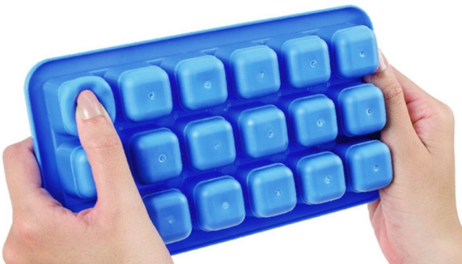 Picture 2 of No-Spill Ice Cube Tray